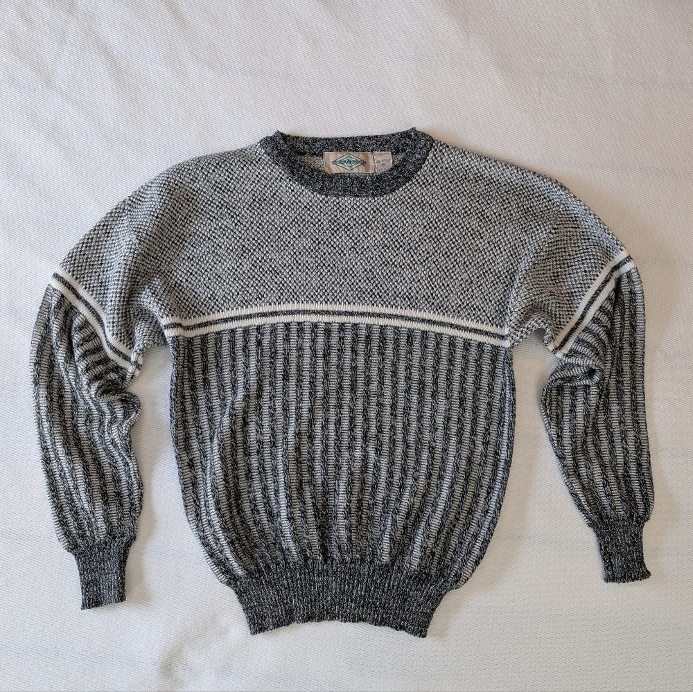 Vintage 1990's Gray and White Knit Crewneck Sweater